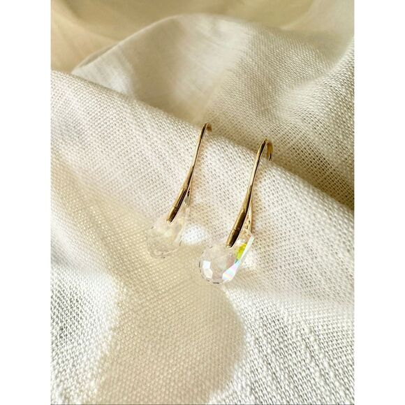 Iridescent teardrop dangle earrings - Picture 4 of 11